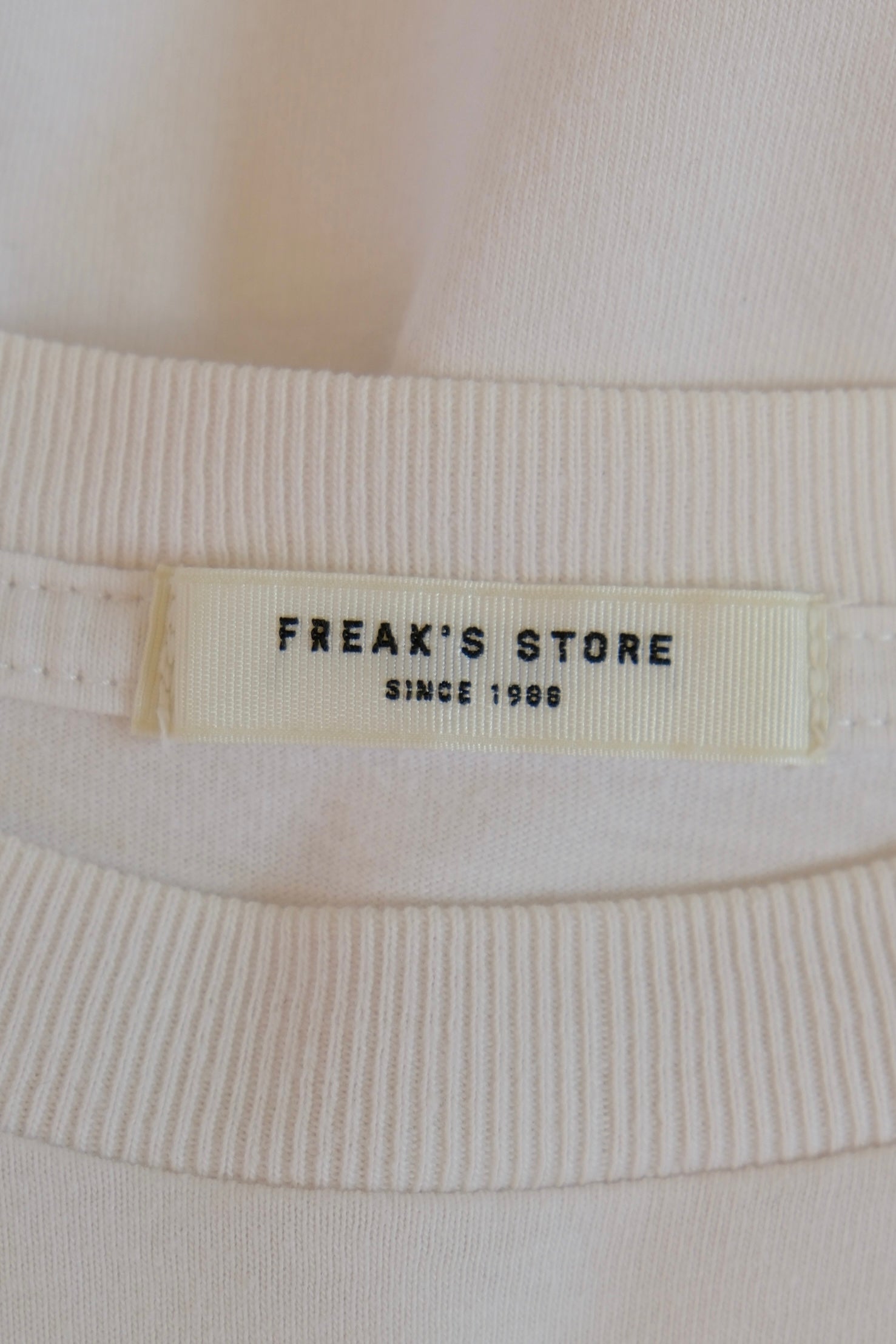 FREAK'S STORE T-shirt - Size Free