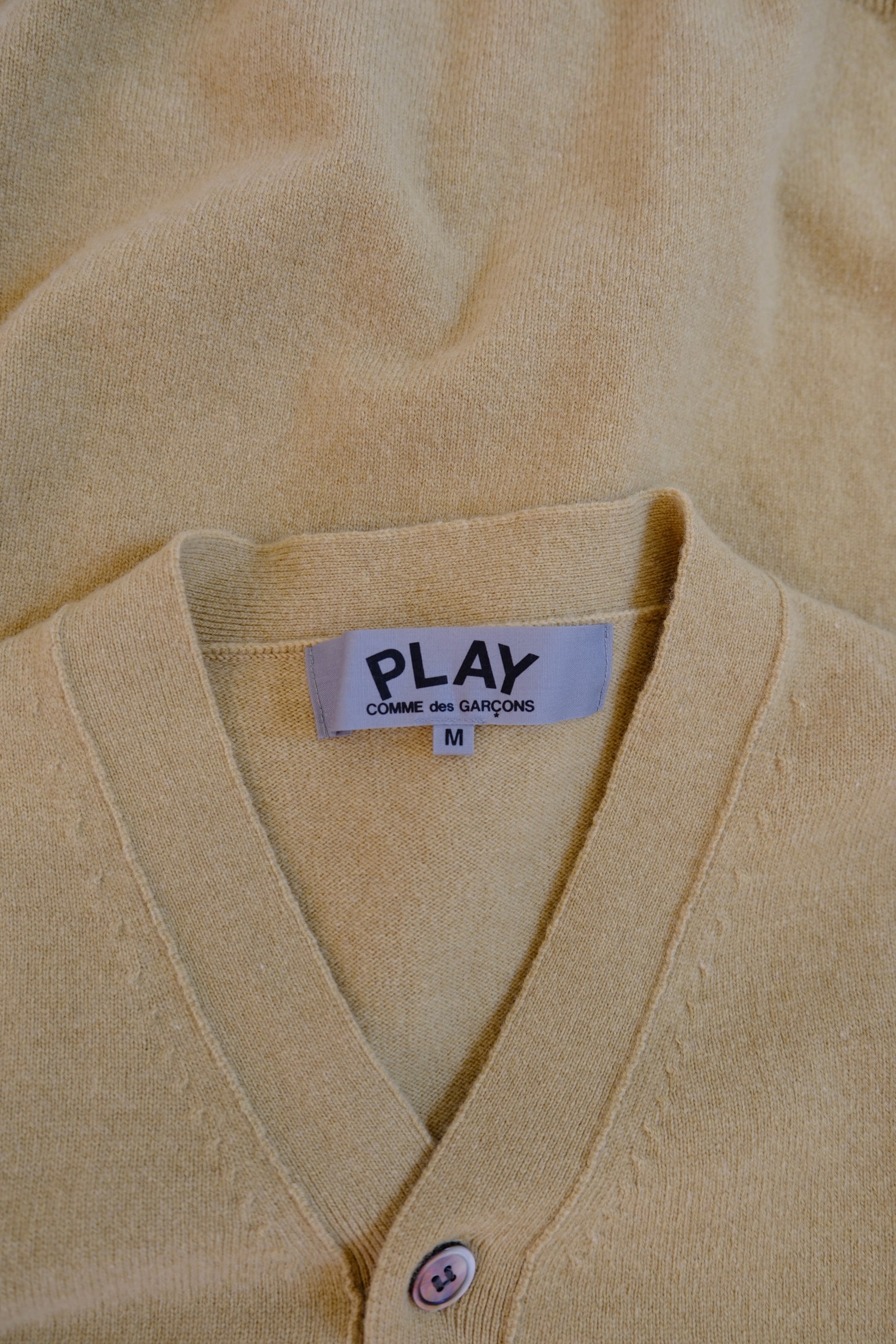Play COMME des GARCONS Cardigan Caramel M