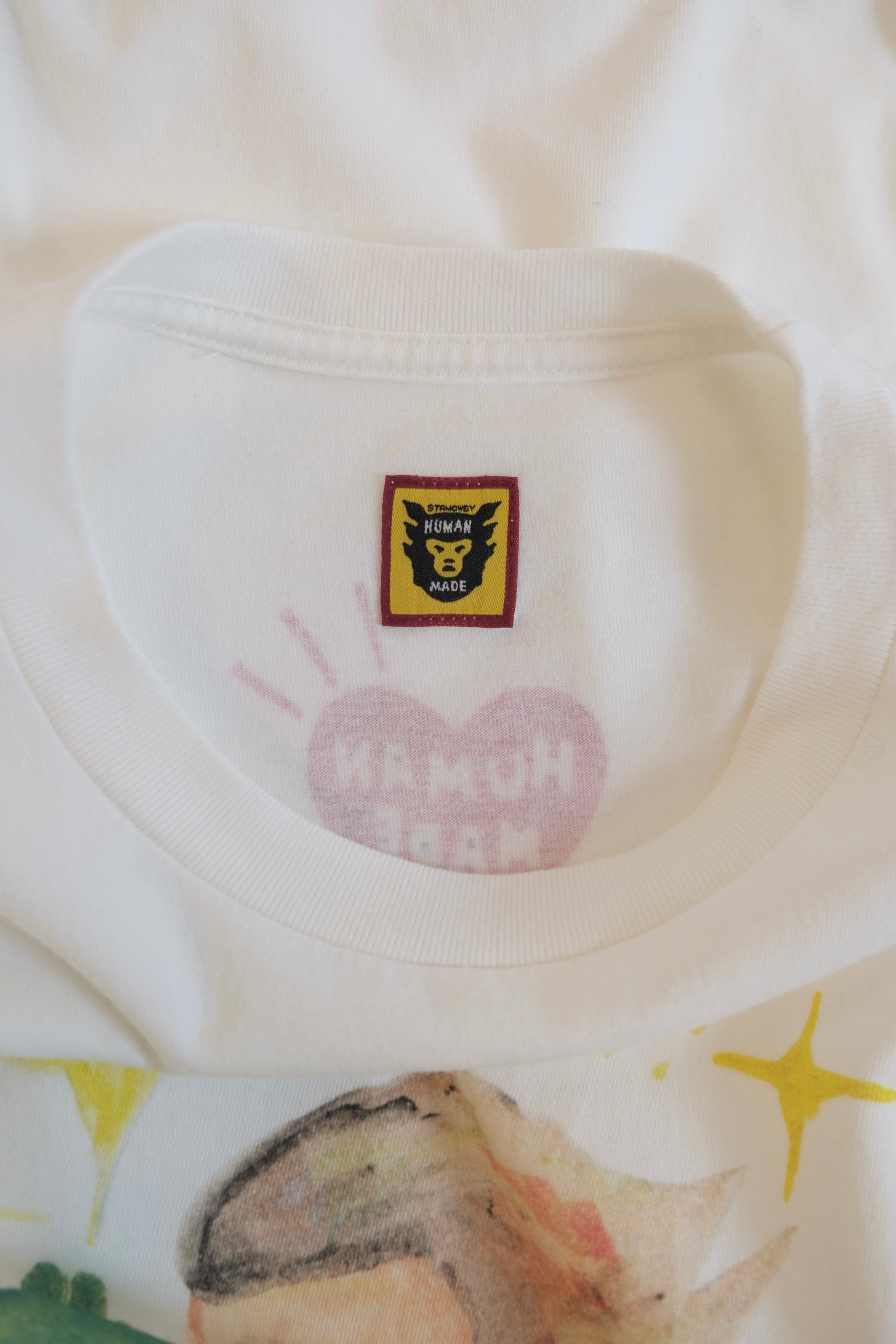 Human made T-shirt L White a man and a duck watching together