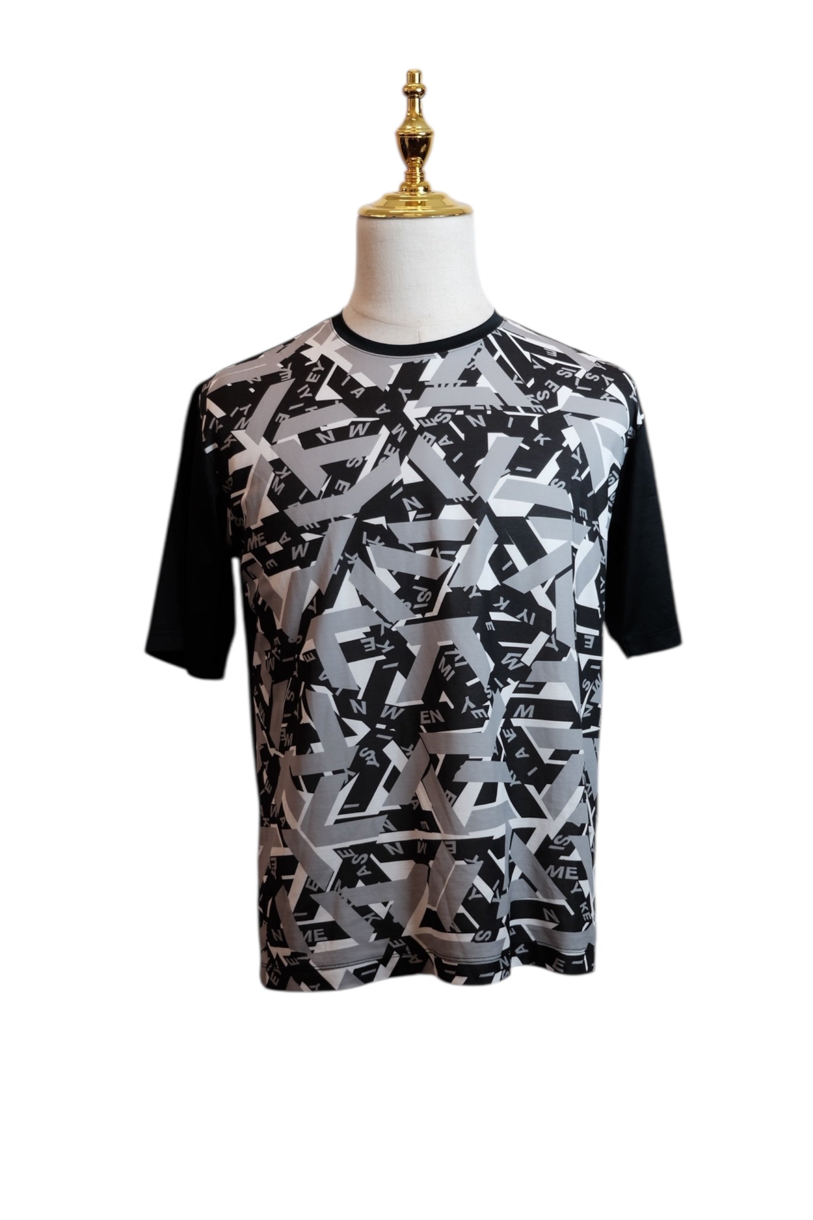 ISSEY MIYAKE T-shirt