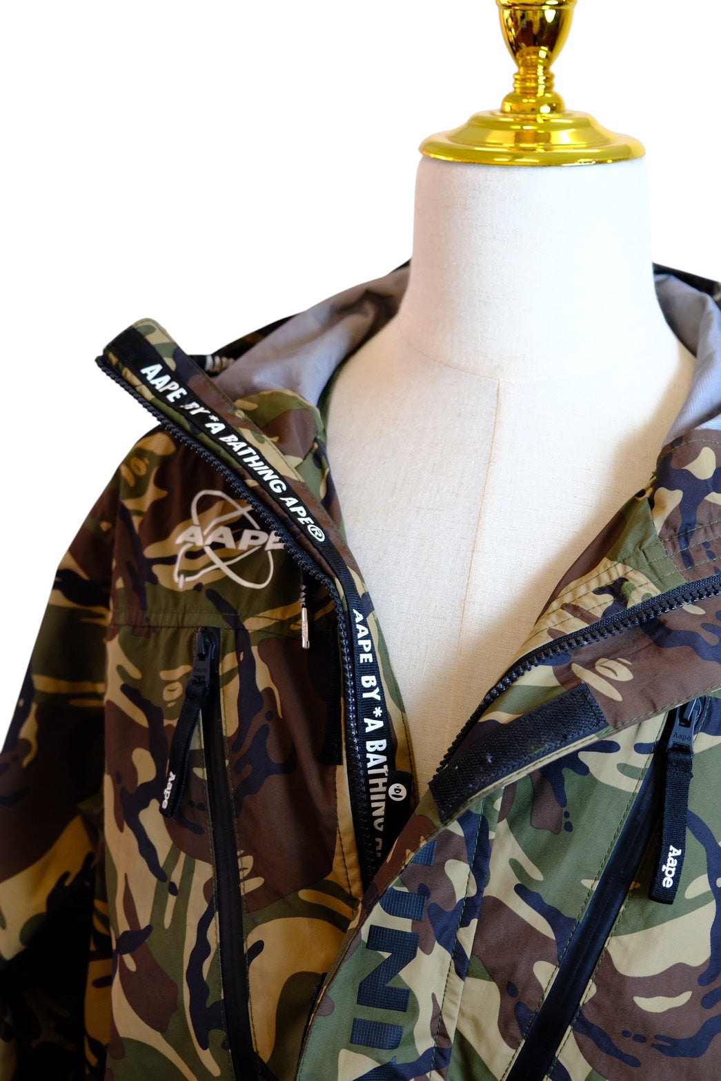 AApe by a bathing ape  L